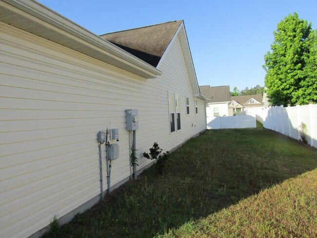 Building Photo - 151 Heath Dr