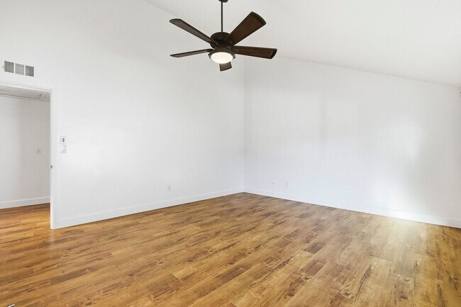 Building Photo - Fully Renovated Home in University City!