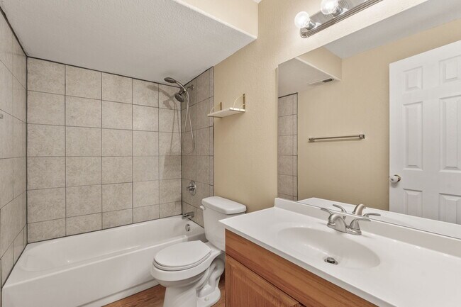 Building Photo - 5164 Fennel Dr