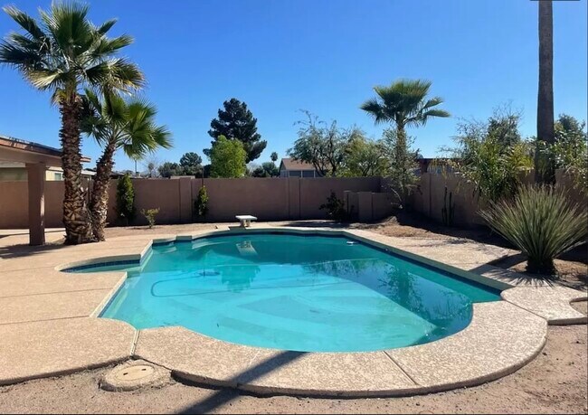 Building Photo - 4015 E Friess Dr