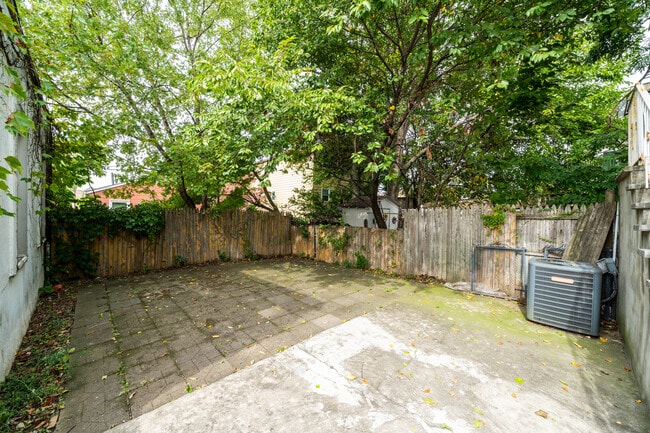 Building Photo - 9 Giles Ave