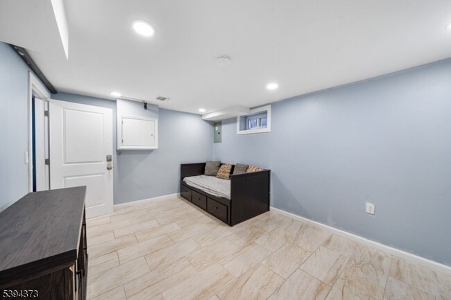 Building Photo - 125 Meisel Ave