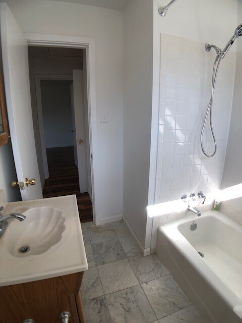 Building Photo - Great space in Rockville!