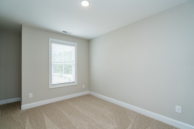 Building Photo - 31 Thunderbolt St