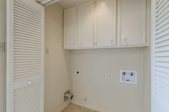 Building Photo - 514 Shady Dale Dr