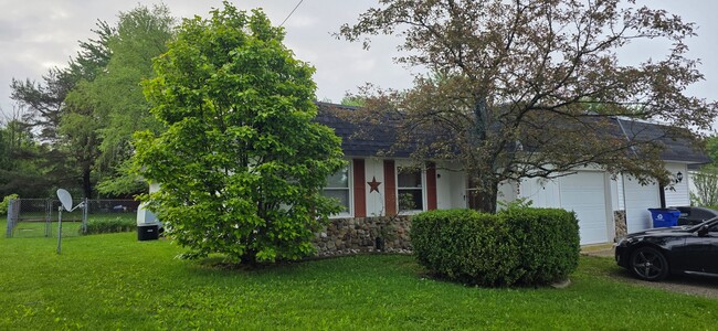 Building Photo - 10052 Hazelton Rd