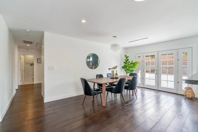 Building Photo - Modern and Spacious 4 Bed + 2.5 Bath Home
