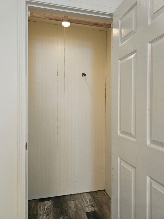 Building Photo - One Bedroom near BGSU Campus