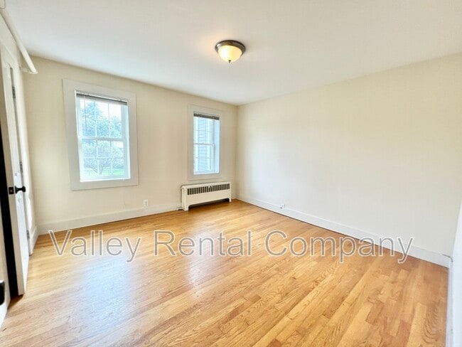 Building Photo - 132 Middle St