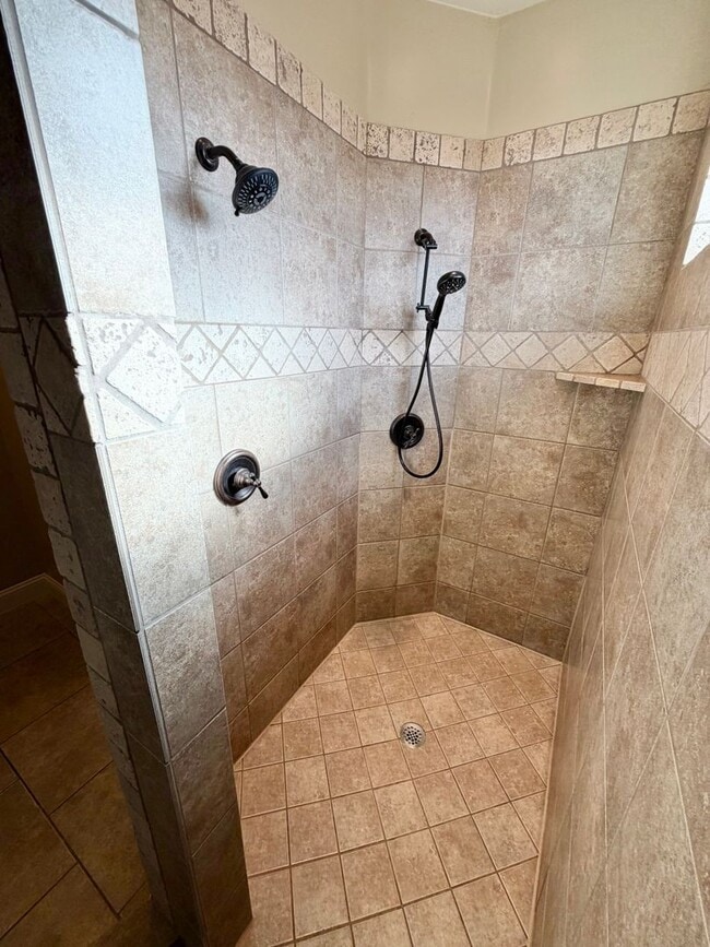 Building Photo - Beautiful 4 bed 2.5 bath Home!