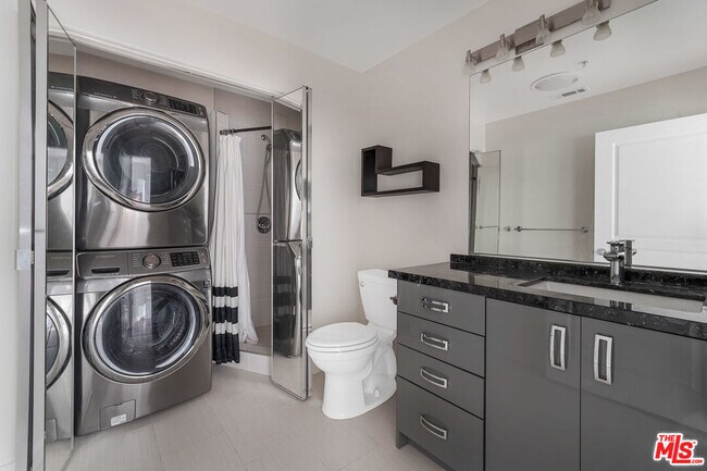 Building Photo - 13044 Pacific Promenade