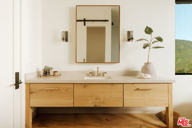 Building Photo - 5792 Calpine Dr