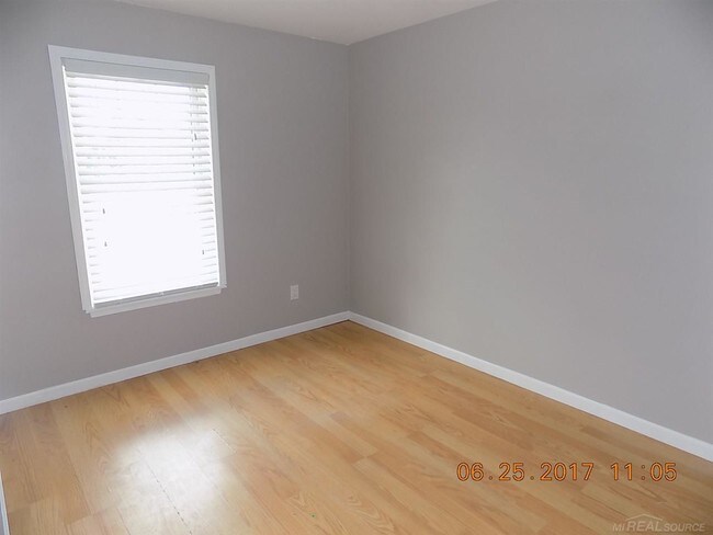 Building Photo - 37294 Charter Oaks Blvd