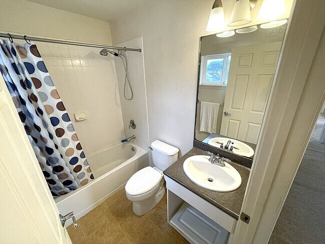 Building Photo - Maui Lani - Furnished 4-bedroom, 3-bathroom home with a 2 car garage