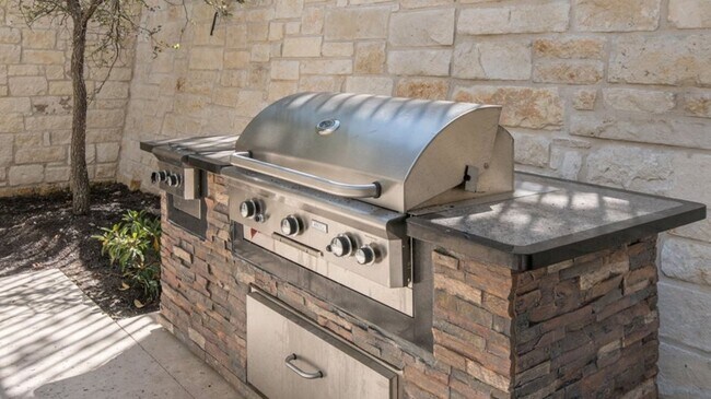 Building Photo - 10422 Huebner Rd