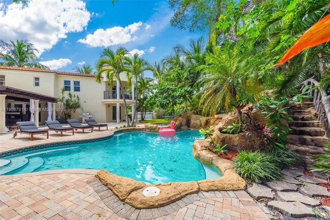 Building Photo - 1051 NE 89th St