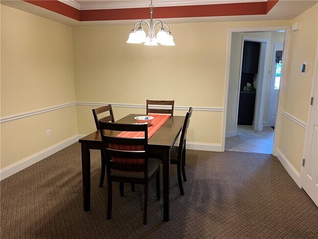 Building Photo - 1100 Country Club Pl