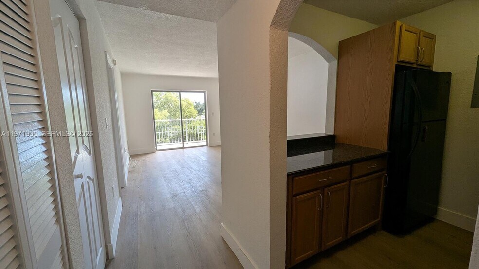 Building Photo - 445 SW 11th St