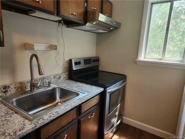 Building Photo - 2 Elmhurst Ave