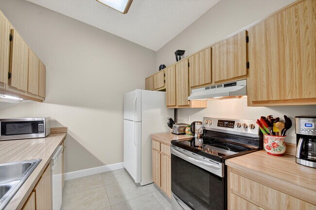 Building Photo - 15 Farnworth Dr