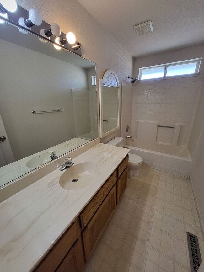 Building Photo - 323 Stillwater Dr