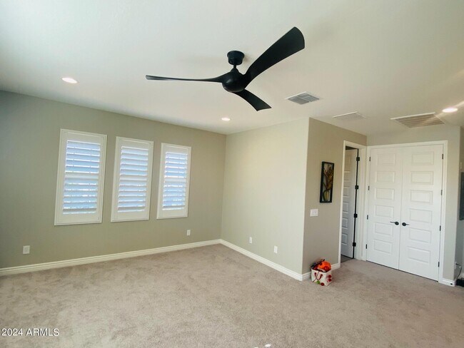 Building Photo - 3318 E Los Gatos Dr
