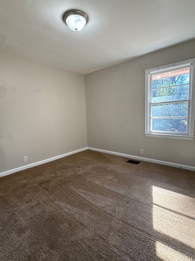 Building Photo - 3 bed 1 bath in Decatur! ***Get 50% Off Your First Month! Limited Time – Ends February!***