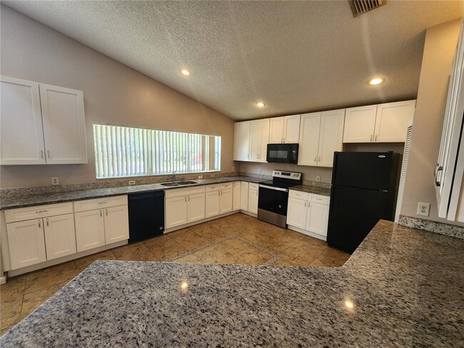 Building Photo - 150 Abbey Hollow Dr