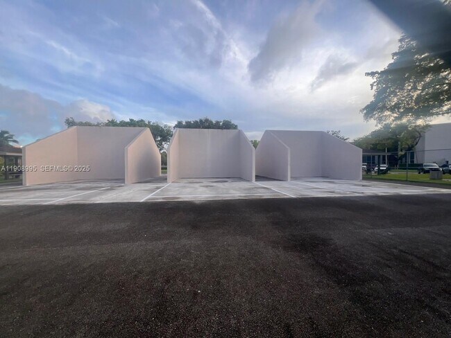 Building Photo - 8600 SW 133rd Avenue Rd