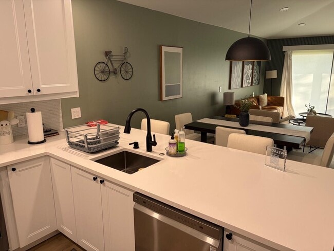 Building Photo - 202 Club Dr