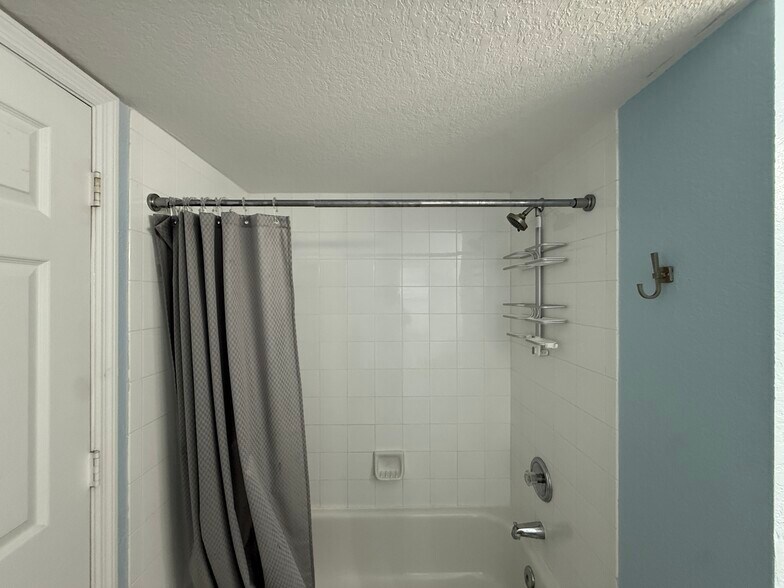 Building Photo - 8389 Wingate Dr