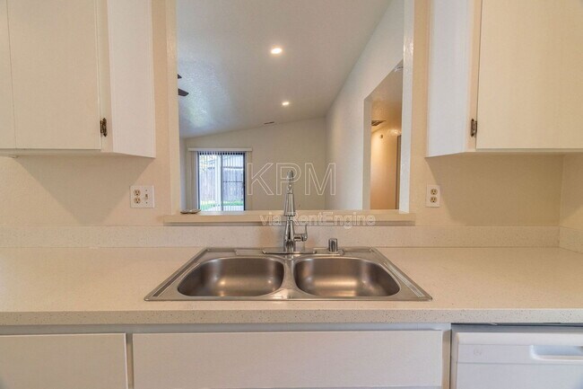 Building Photo - 6072 Carolina Cir