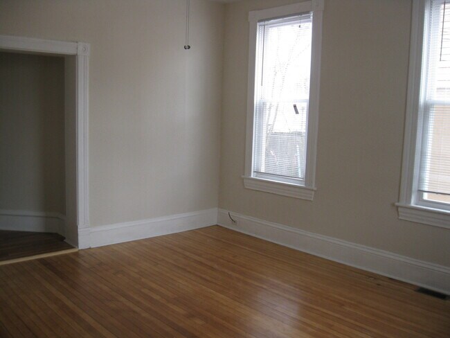 Building Photo - 110/112 W 34th St