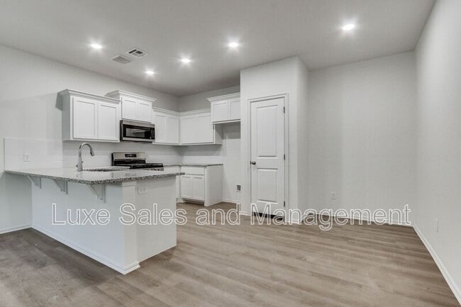 Building Photo - 11613 Mackenzie Wy