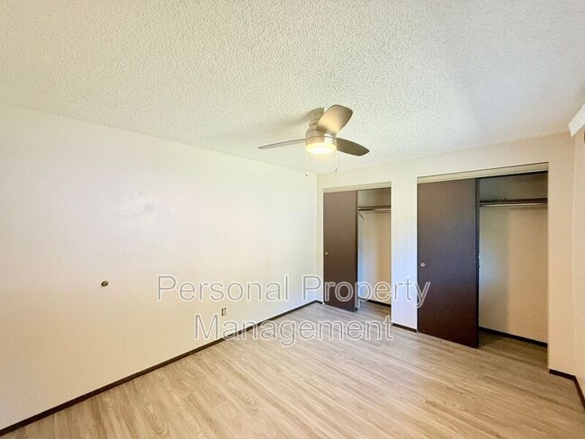 Building Photo - 914 NE 141st Ave