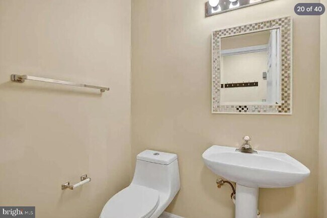 Building Photo - 7427 Salford Ct