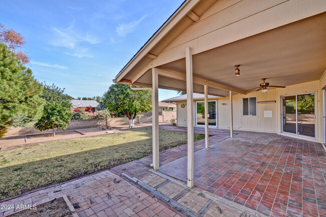 Building Photo - 10933 W Tropicana Cir