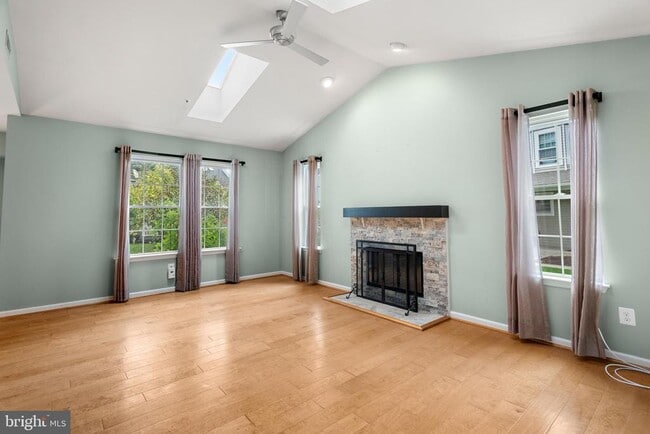 Building Photo - 543 Astor Square
