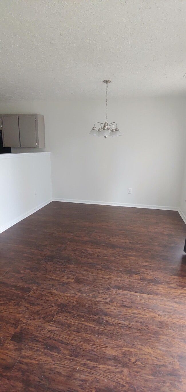 Building Photo - 117 Hunt Club Ct