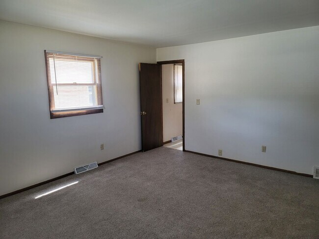 Building Photo - 5730-5732-5732 N 94th St