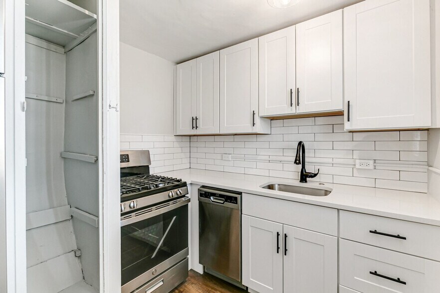 Building Photo - 1666 Detroit St