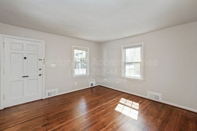 Building Photo - 2707 Jefferson Dr