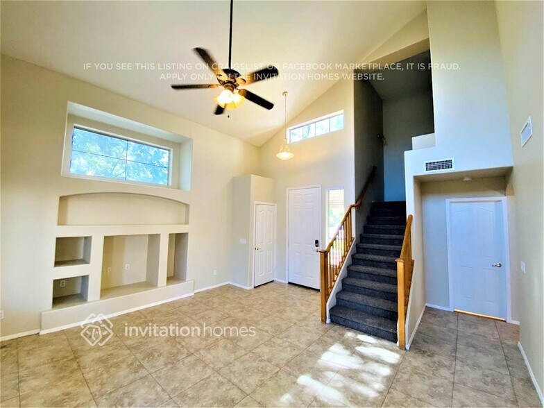 Building Photo - 3525 E Linda Ln
