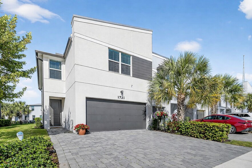 Building Photo - 1721 Lindley St