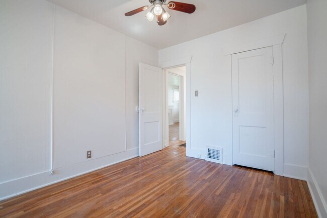Building Photo - 4336 E Batavia Pl