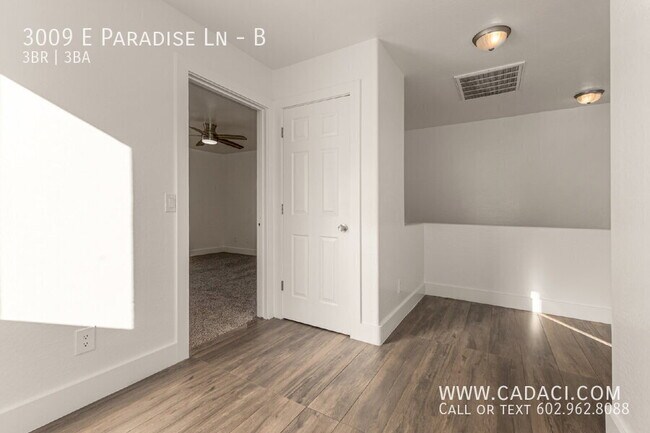 Building Photo - 3009 E Paradise Ln