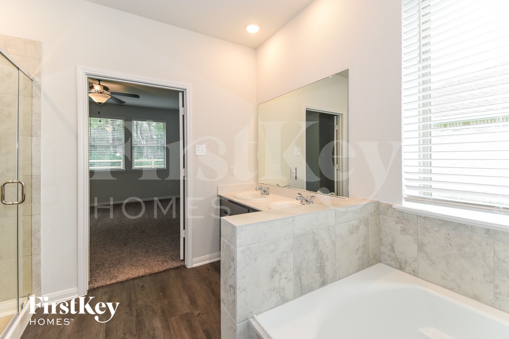 Building Photo - 321 Lk Wy Cir