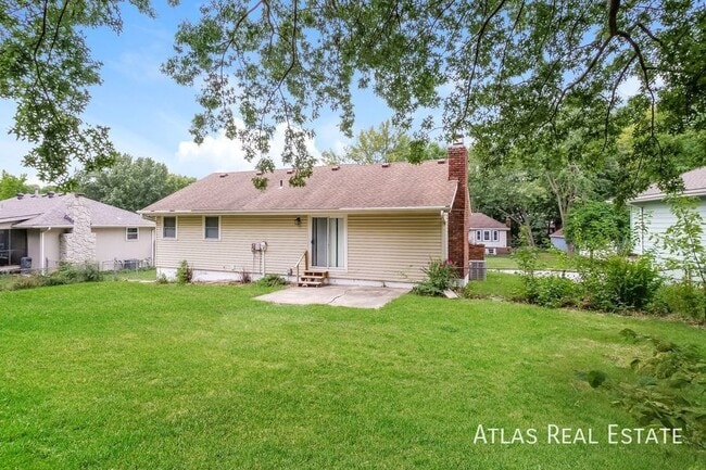 Building Photo - $500 off Move-In Costs and 4 WEEKS FREE RE...