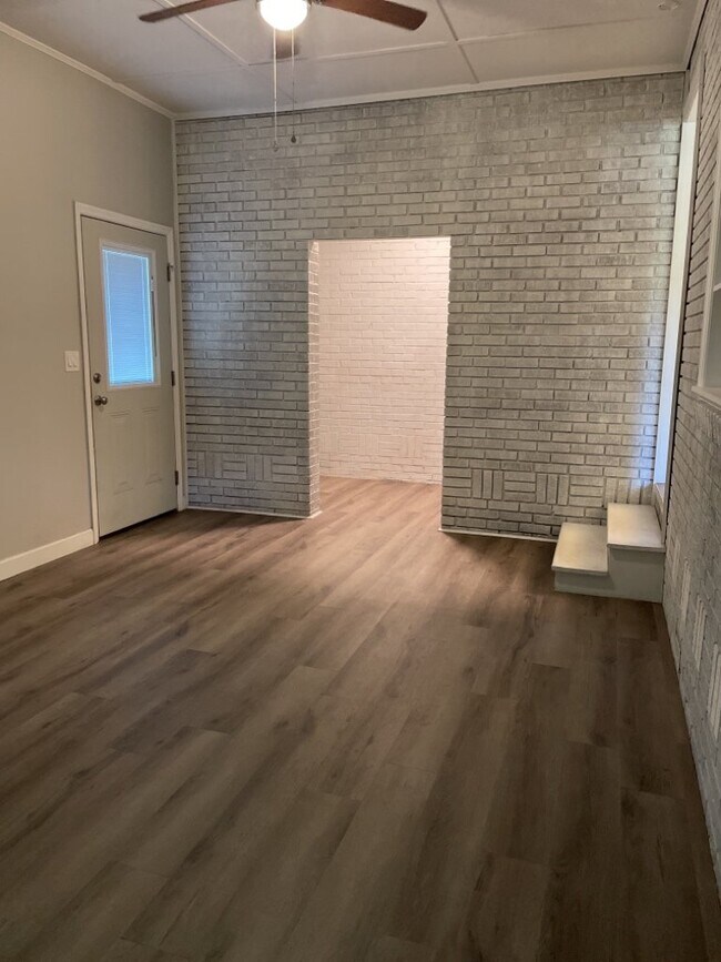 Building Photo - 113 Owens Cir