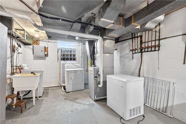 Building Photo - 2520 Laurelhurst Rd